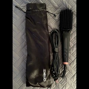 amika Polished Perfection Straightening Brush 1.0